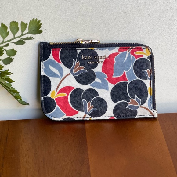 kate spade Handbags - Kate Spade 1 zip card holder Cameron breezy floral multi  Card Case
